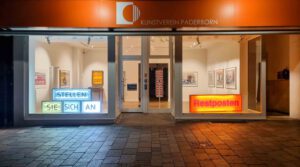 Schaufenster Kunstverein Paderborn mit Werken von Frenzy Höhne (STELLEN SIE SICH AN)